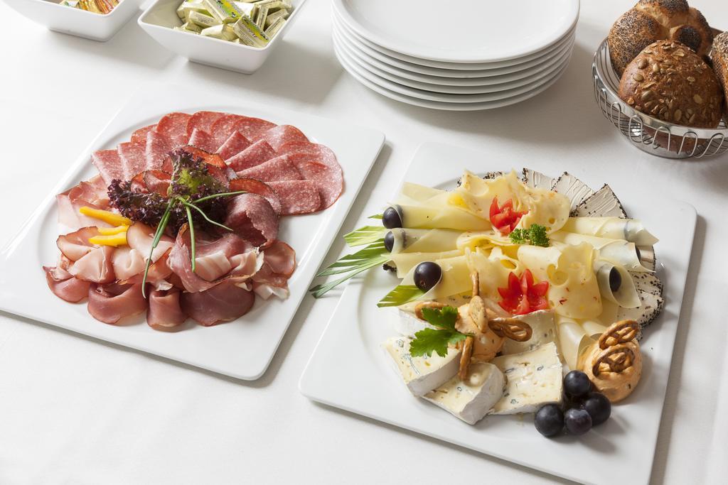 Zeller'S Quartier Hotel Koenigsbrunn Ngoại thất bức ảnh