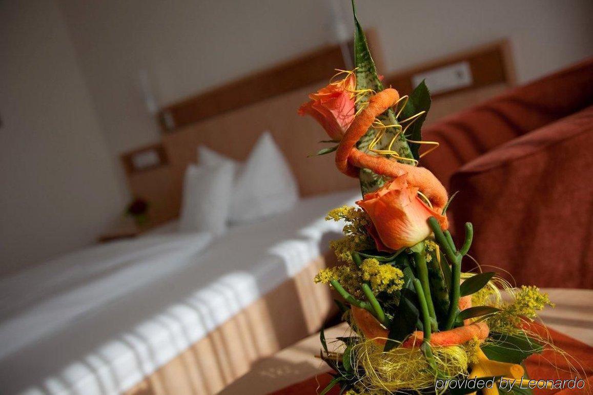 Zeller'S Quartier Hotel Koenigsbrunn Phòng bức ảnh