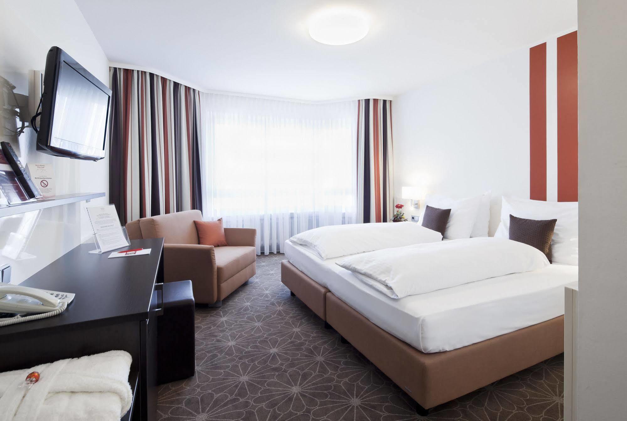 Zeller'S Quartier Hotel Koenigsbrunn Phòng bức ảnh