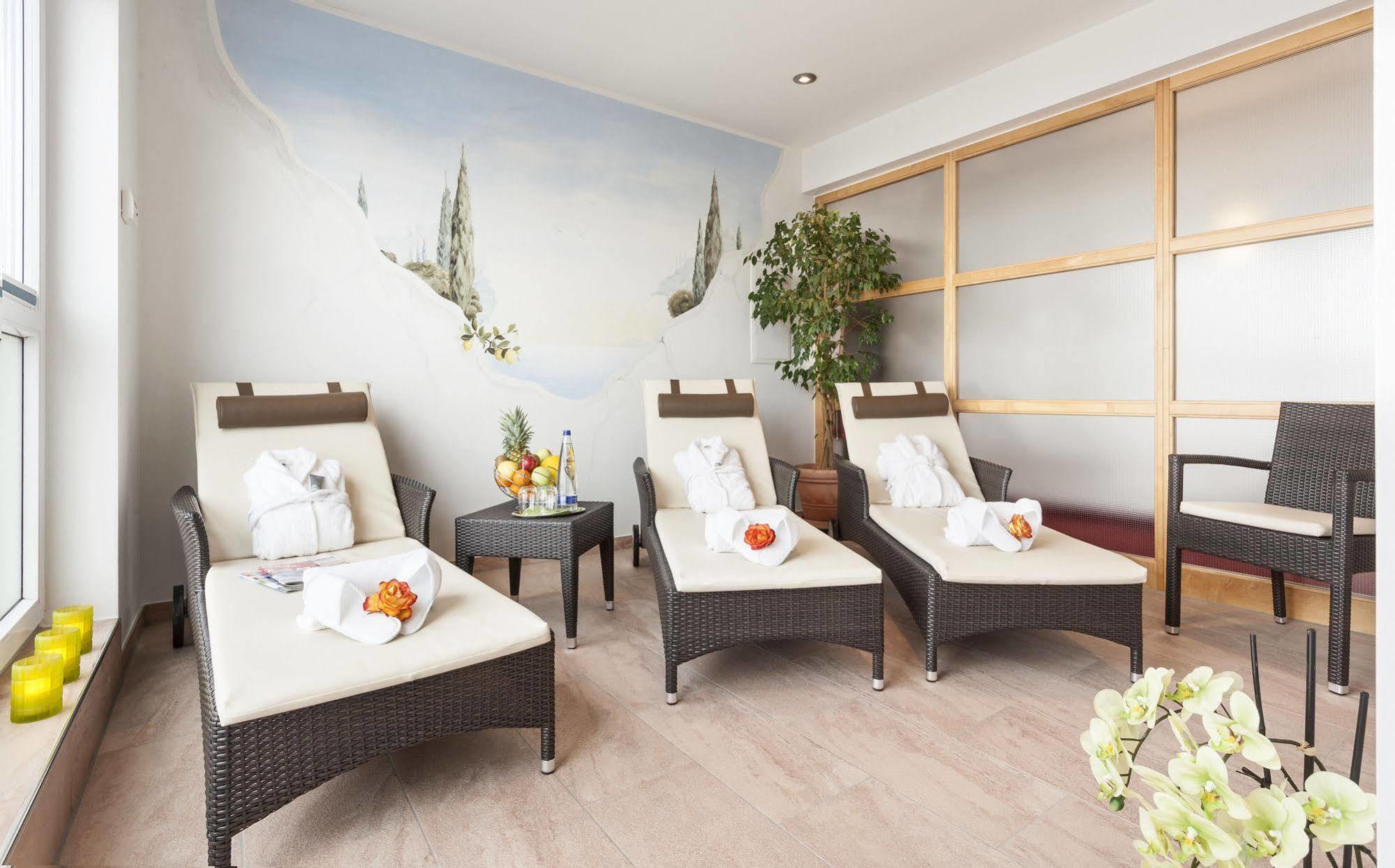 Zeller'S Quartier Hotel Koenigsbrunn Ngoại thất bức ảnh
