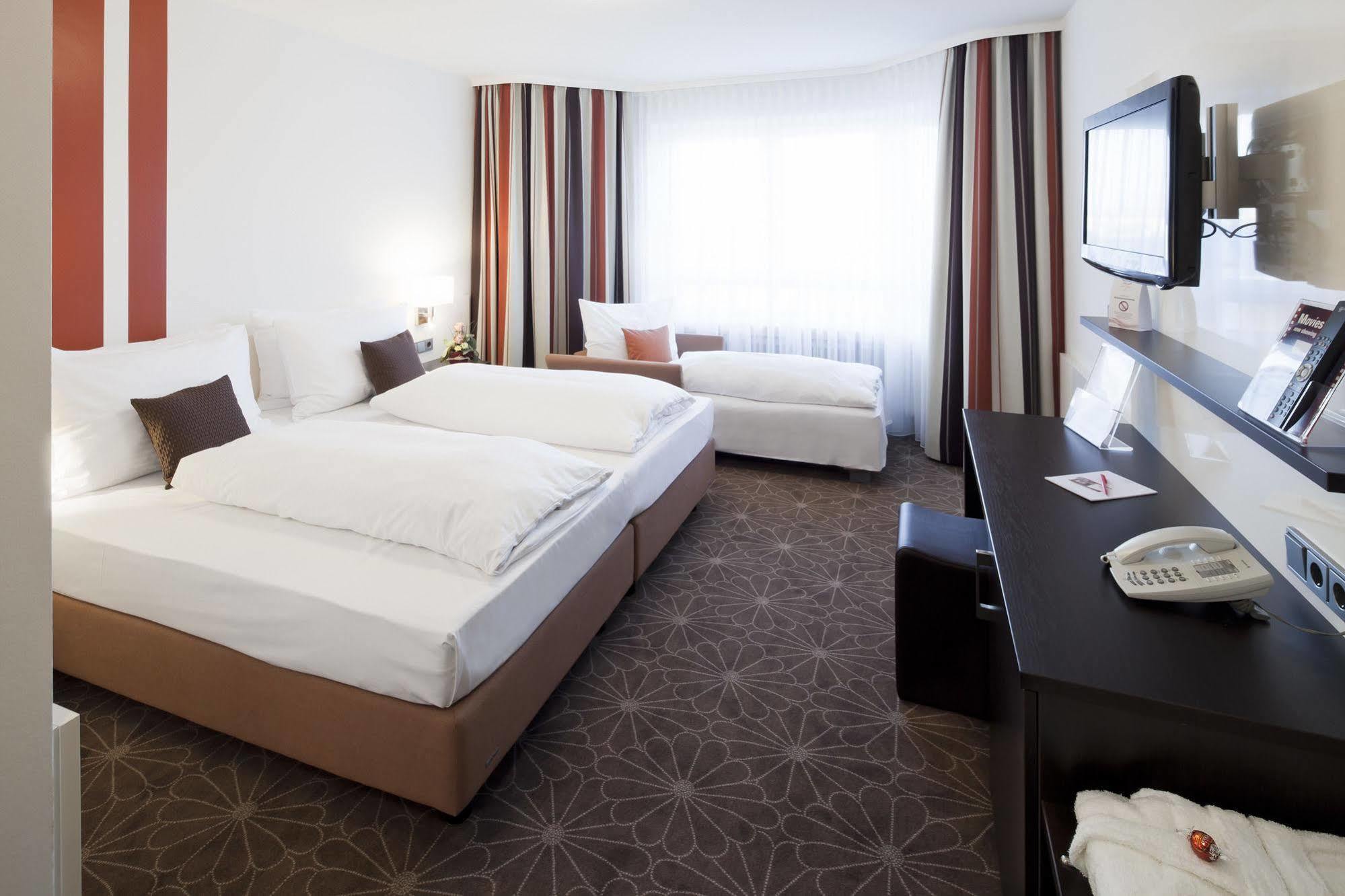Zeller'S Quartier Hotel Koenigsbrunn Phòng bức ảnh
