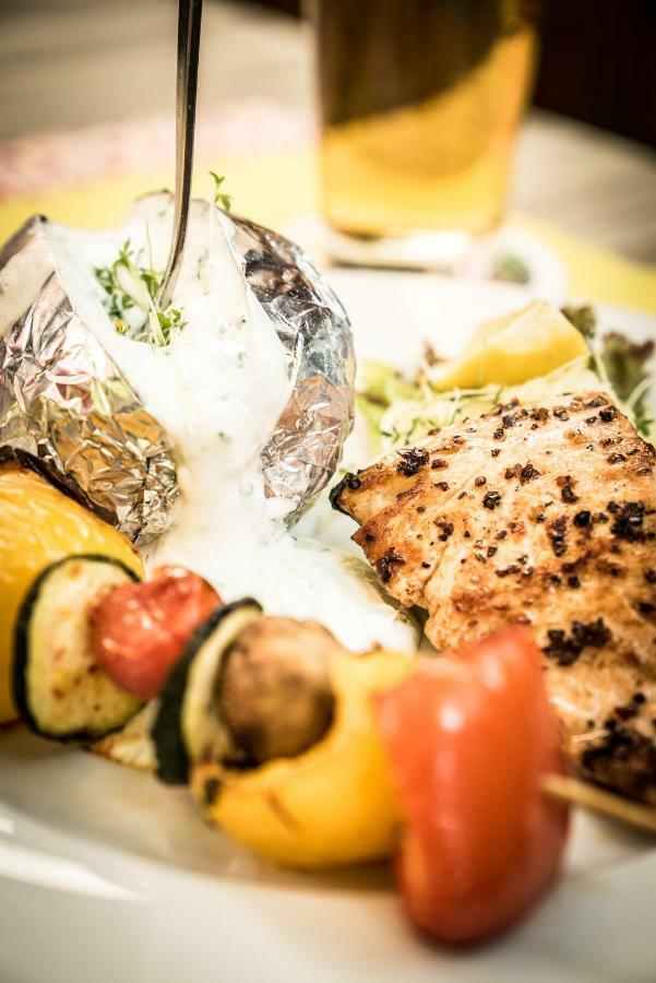 Zeller'S Quartier Hotel Koenigsbrunn Ngoại thất bức ảnh